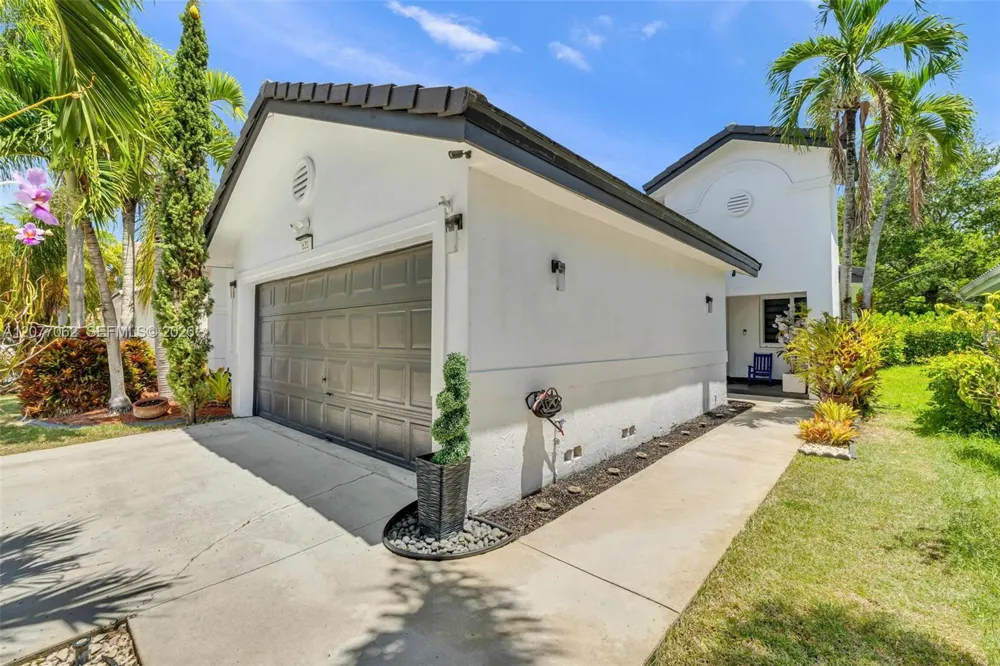 631 SW 176th Ave Pembroke Pines, FL 33029