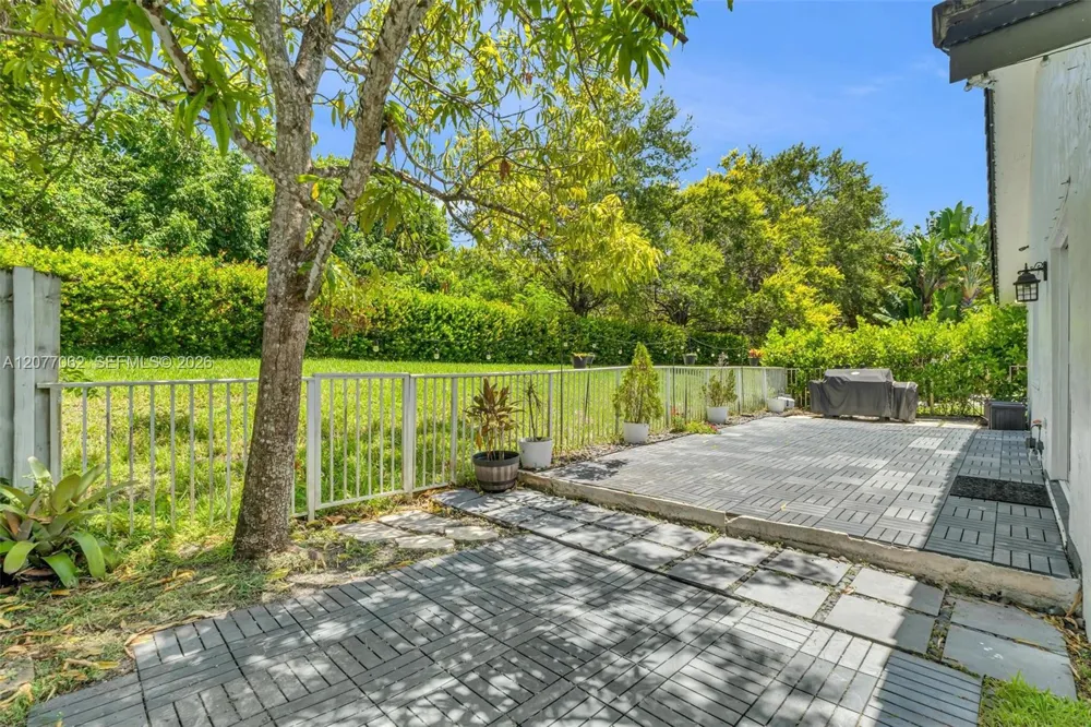 631 SW 176th Ave Pembroke Pines, FL 33029