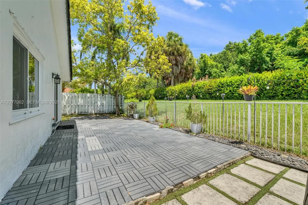 631 SW 176th Ave Pembroke Pines, FL 33029