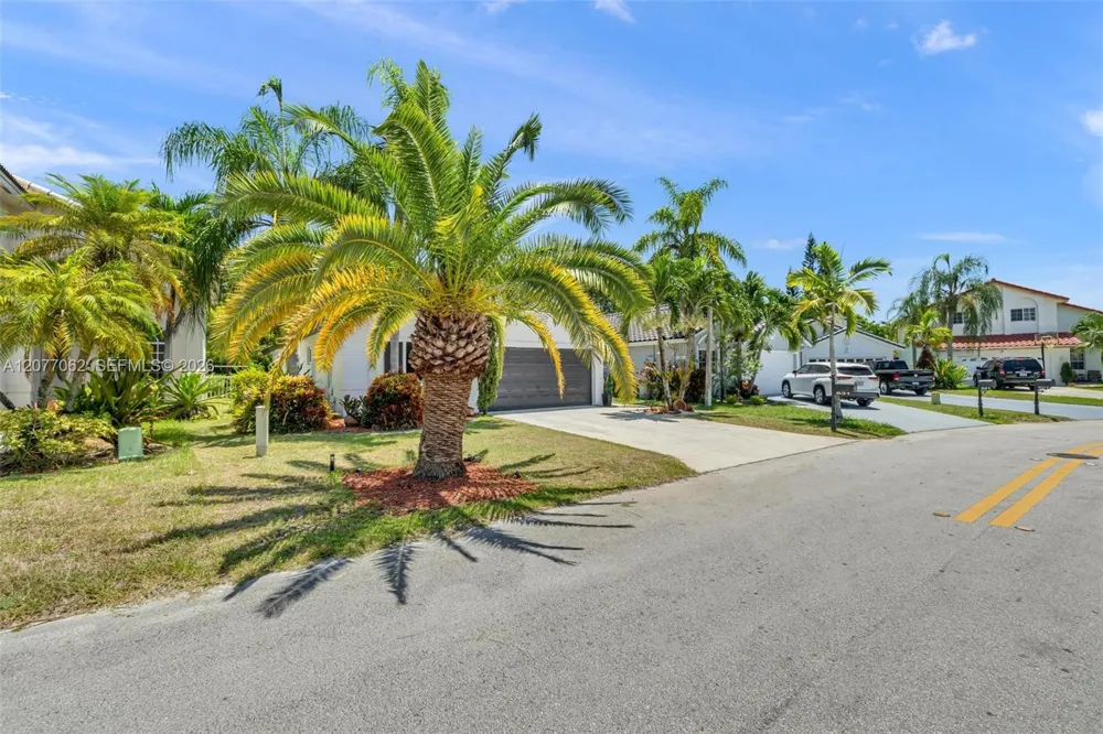 631 SW 176th Ave Pembroke Pines, FL 33029
