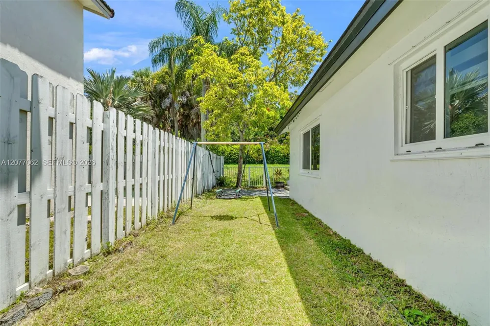 631 SW 176th Ave Pembroke Pines, FL 33029