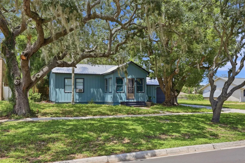 4 E BAY STREET Davenport, FL 33837