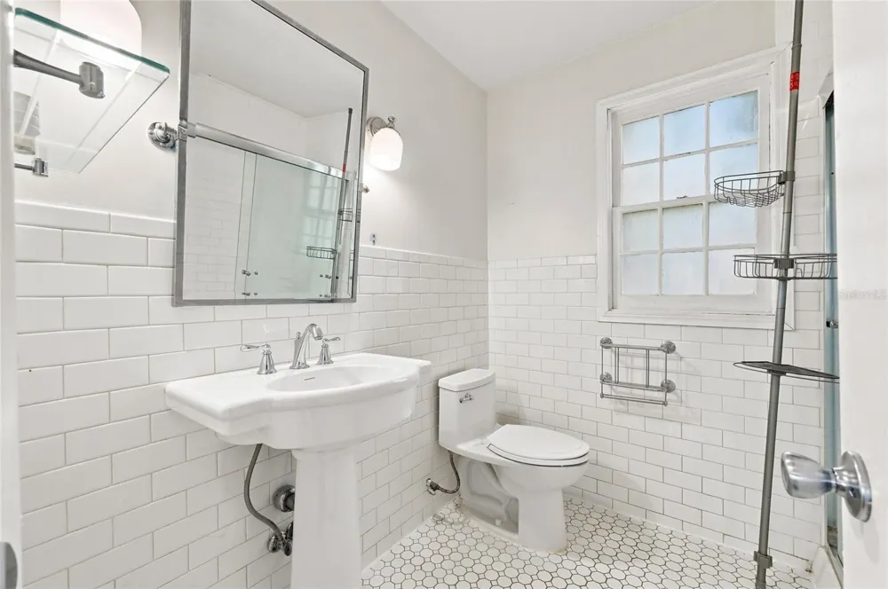 4 E BAY STREET Davenport, FL 33837