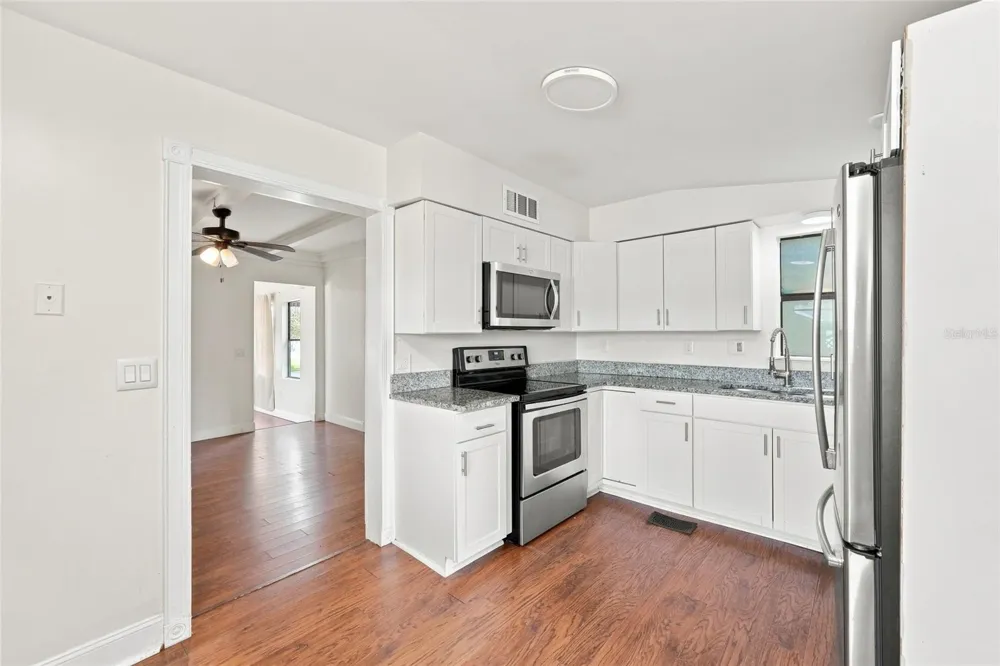 4 E BAY STREET Davenport, FL 33837
