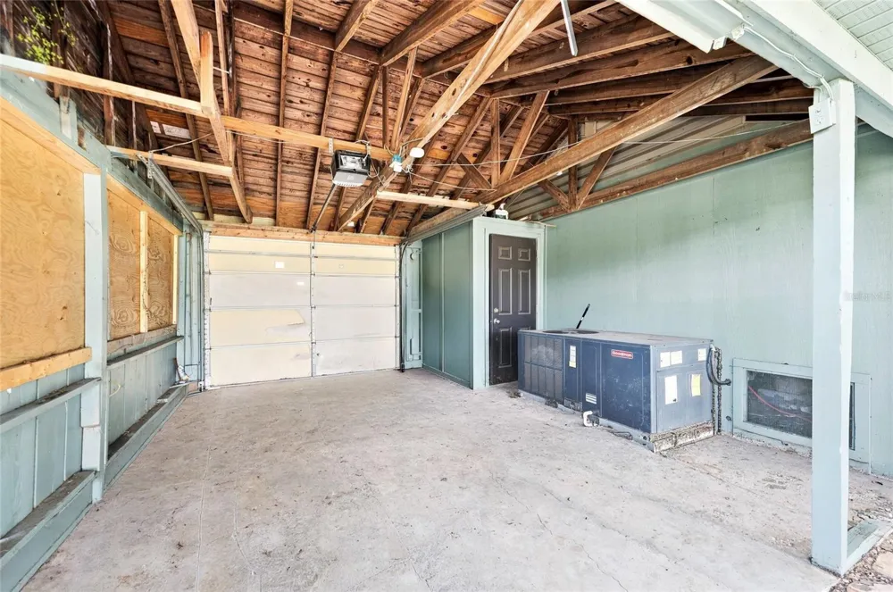 4 E BAY STREET Davenport, FL 33837