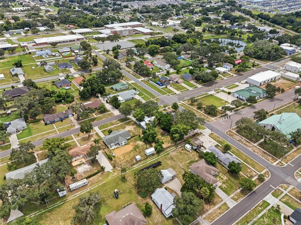 4 E BAY STREET Davenport, FL 33837