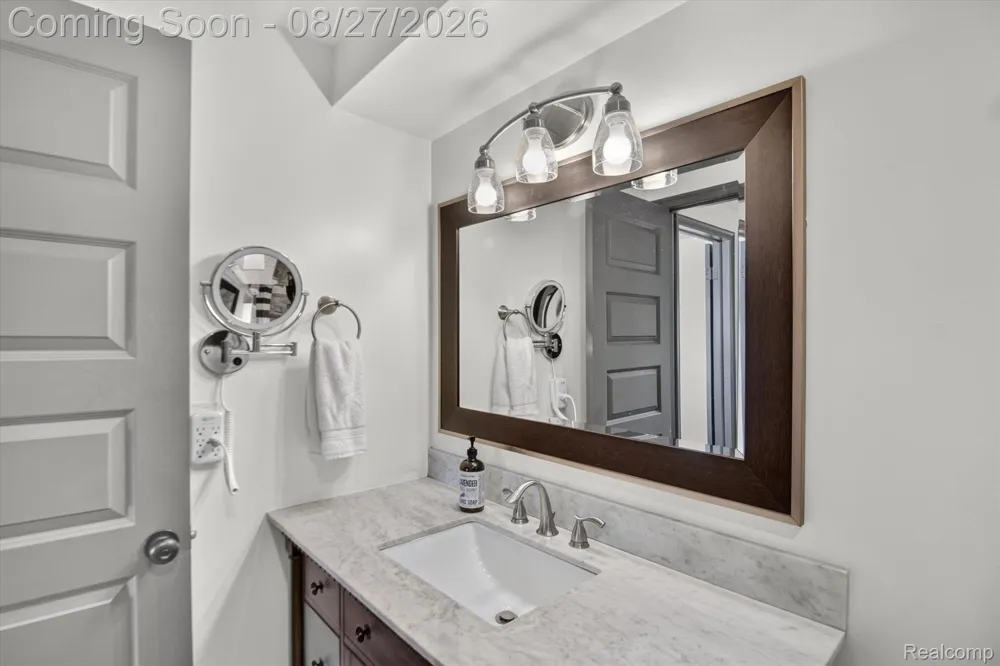 846 YORKTOWN CRT Northville City, MI 48167