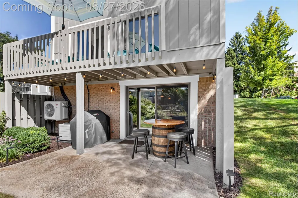 846 YORKTOWN CRT Northville City, MI 48167