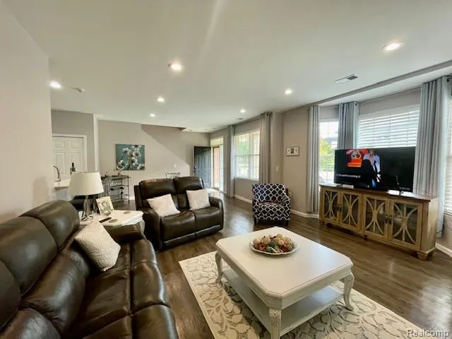 47520 Pembroke Drive Canton Charter Township, MI 48188