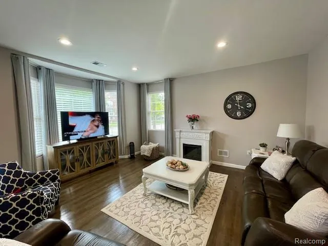 47520 Pembroke Drive Canton Charter Township, MI 48188