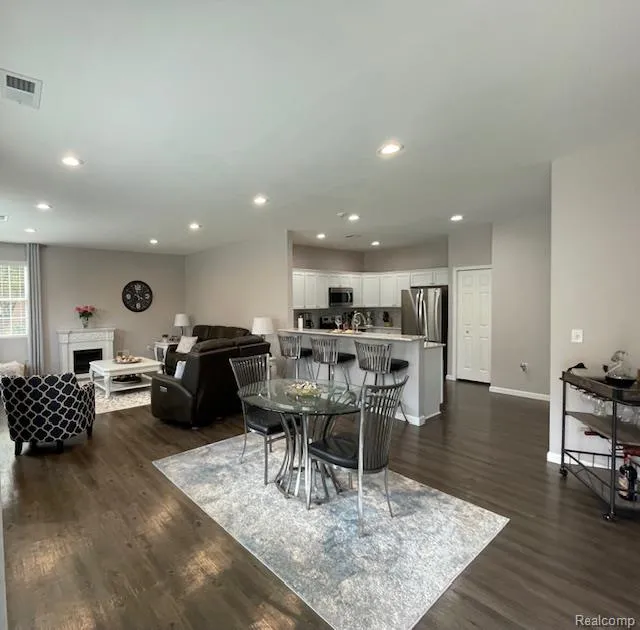 47520 Pembroke Drive Canton Charter Township, MI 48188