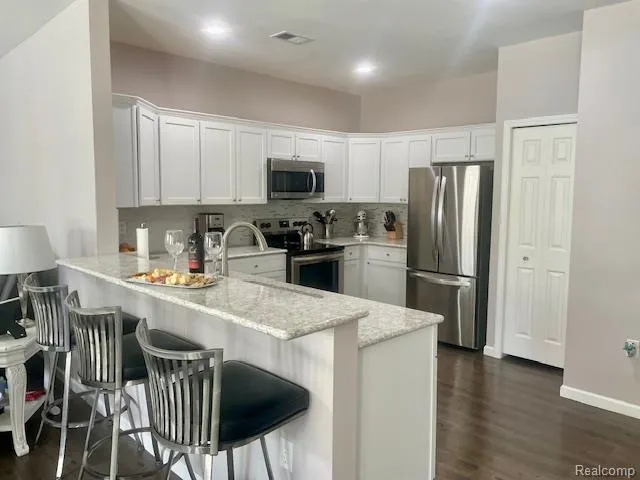 47520 Pembroke Drive Canton Charter Township, MI 48188
