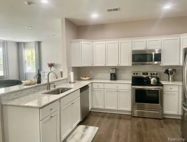 47520 Pembroke Drive Canton Charter Township, MI 48188