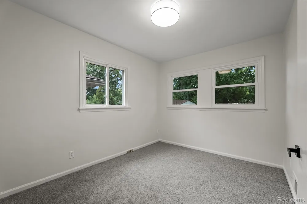 22030 Church Street Oak Park City, MI 48237