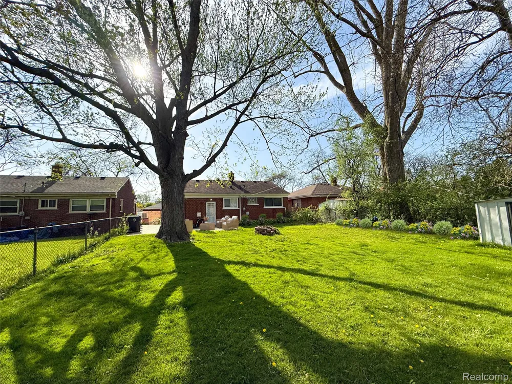 22030 Church Street Oak Park City, MI 48237