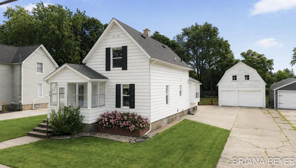 32 W Mckinley Avenue Zeeland City, MI 49464