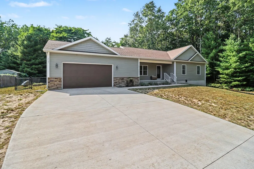 2047 Lakeshore Drive Hamlin Township, MI 49431