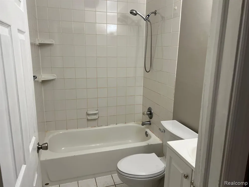 28444 Everett Street Southfield City, MI 48076
