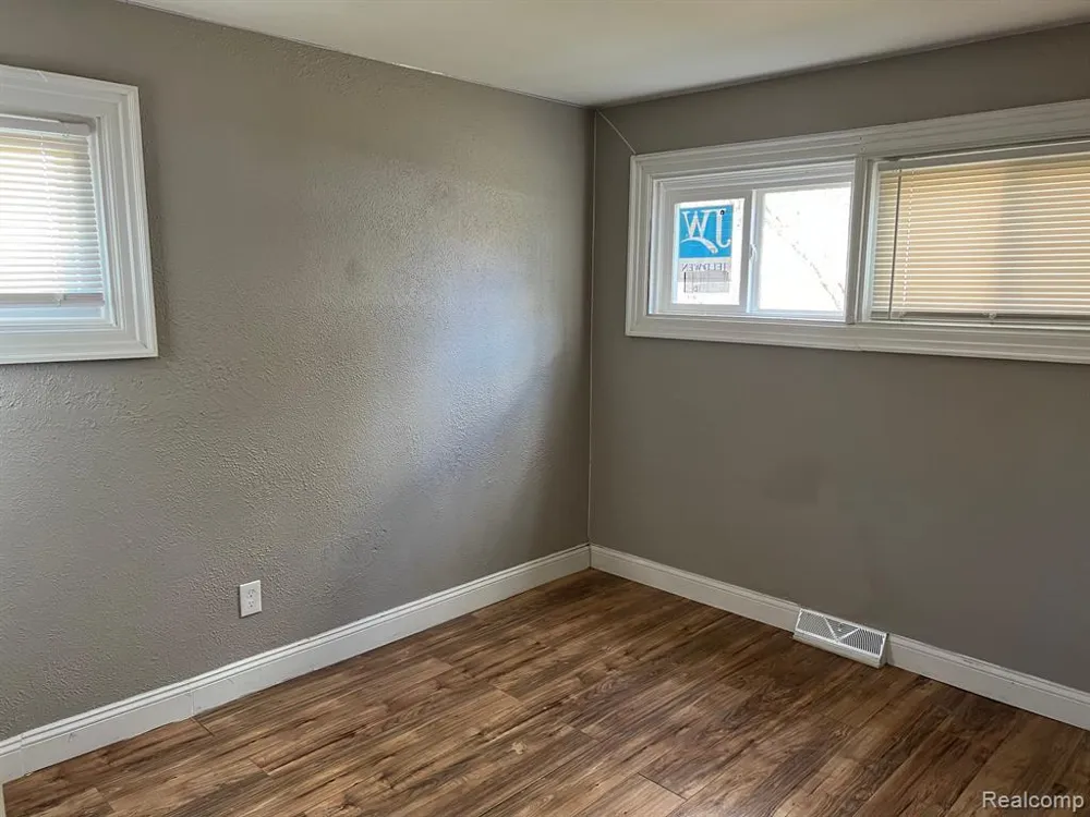 28444 Everett Street Southfield City, MI 48076