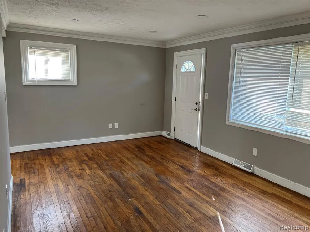 28444 Everett Street Southfield City, MI 48076