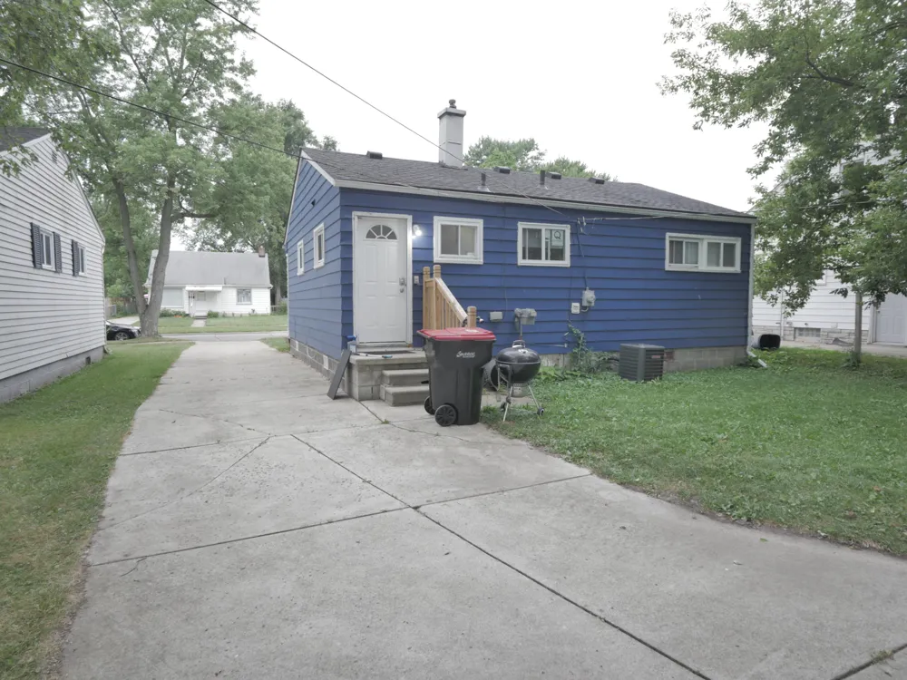 28444 Everett Street Southfield City, MI 48076