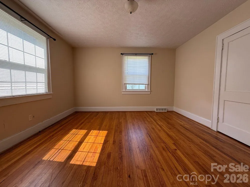 1351 S Aspen Street Lincolnton, NC 28092