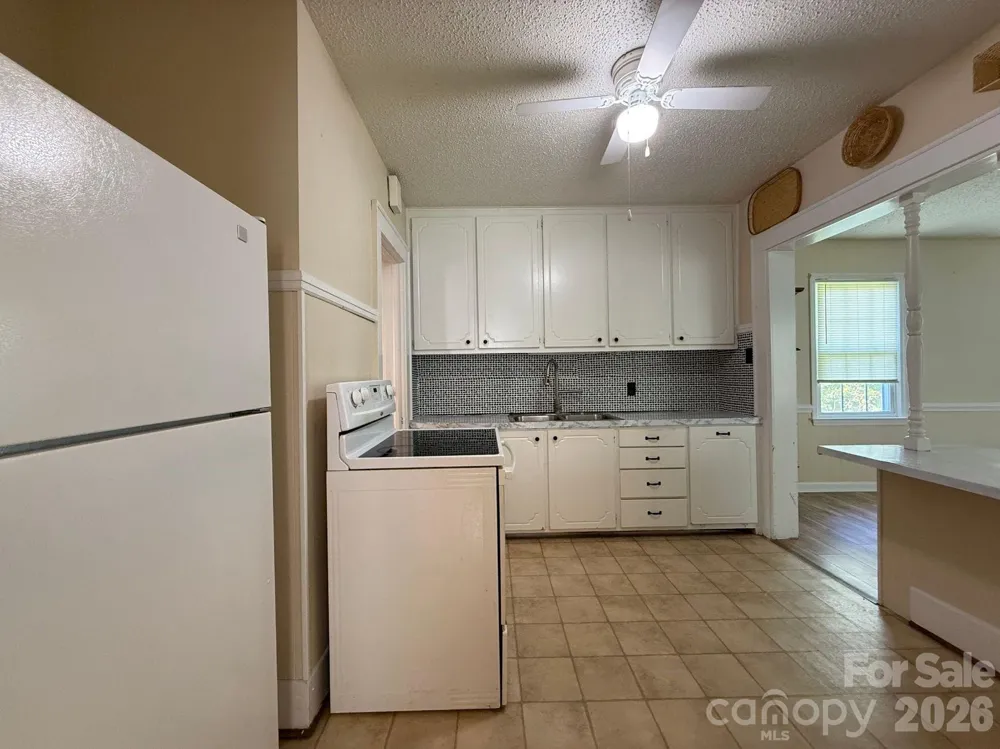 1351 S Aspen Street Lincolnton, NC 28092