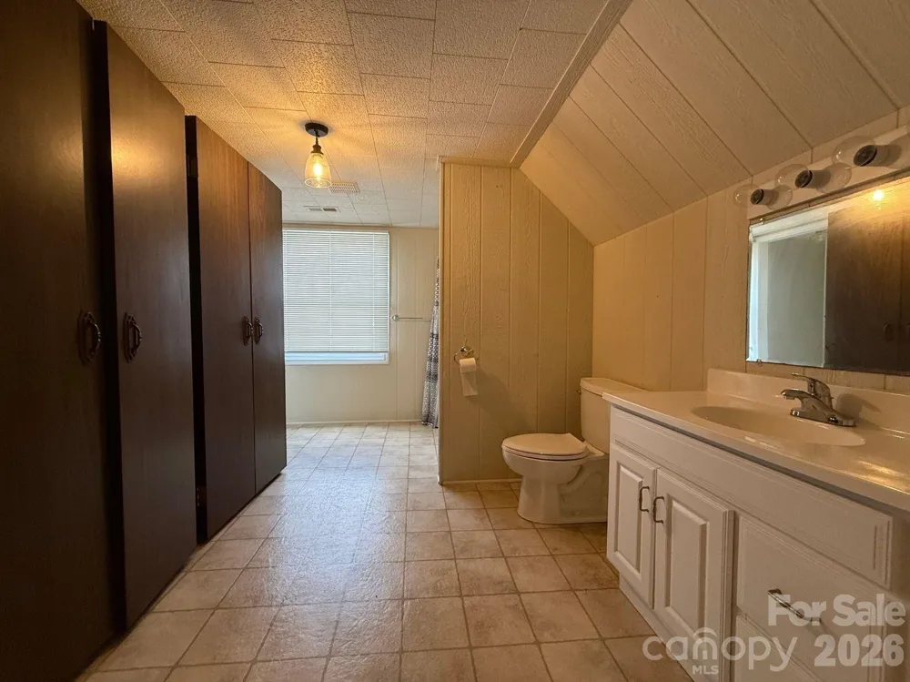1351 S Aspen Street Lincolnton, NC 28092