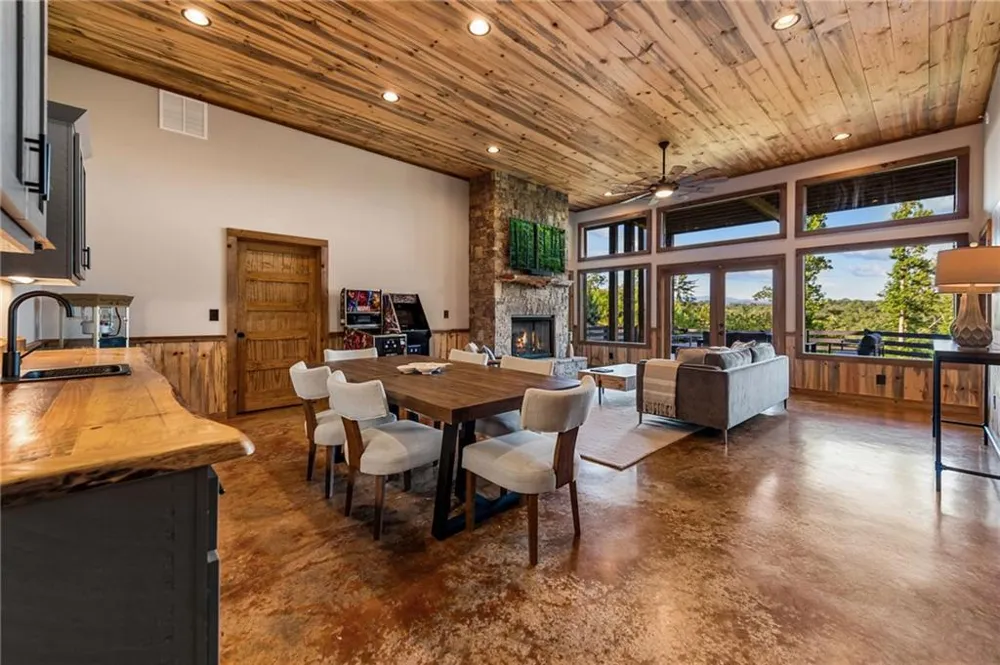 107 Fish Tale Cove Ellijay, GA 30540