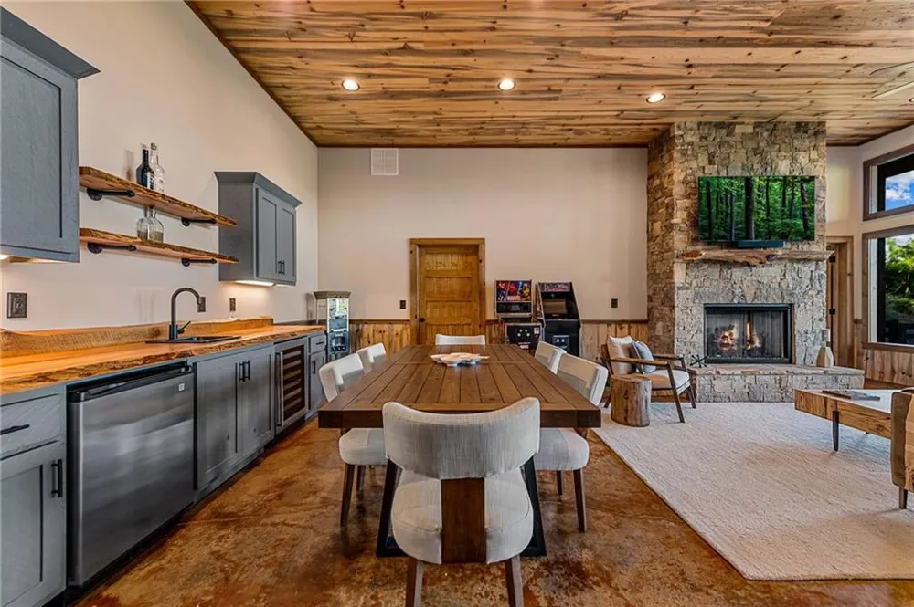 107 Fish Tale Cove Ellijay, GA 30540