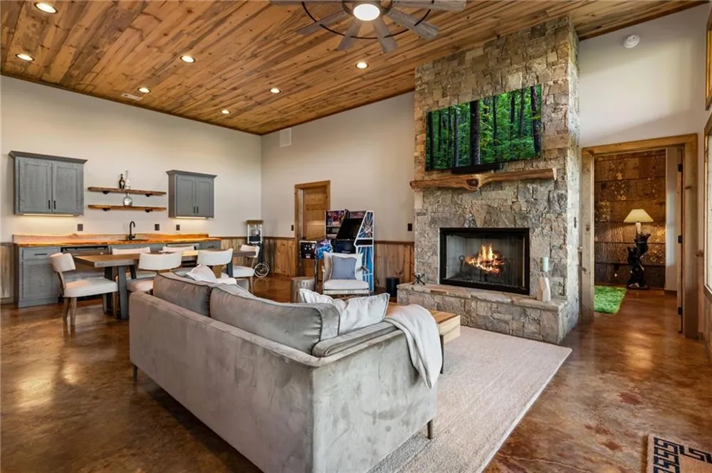 107 Fish Tale Cove Ellijay, GA 30540