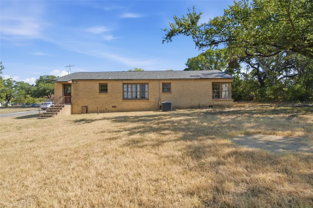 700 E Main Street Hamilton, TX 76531