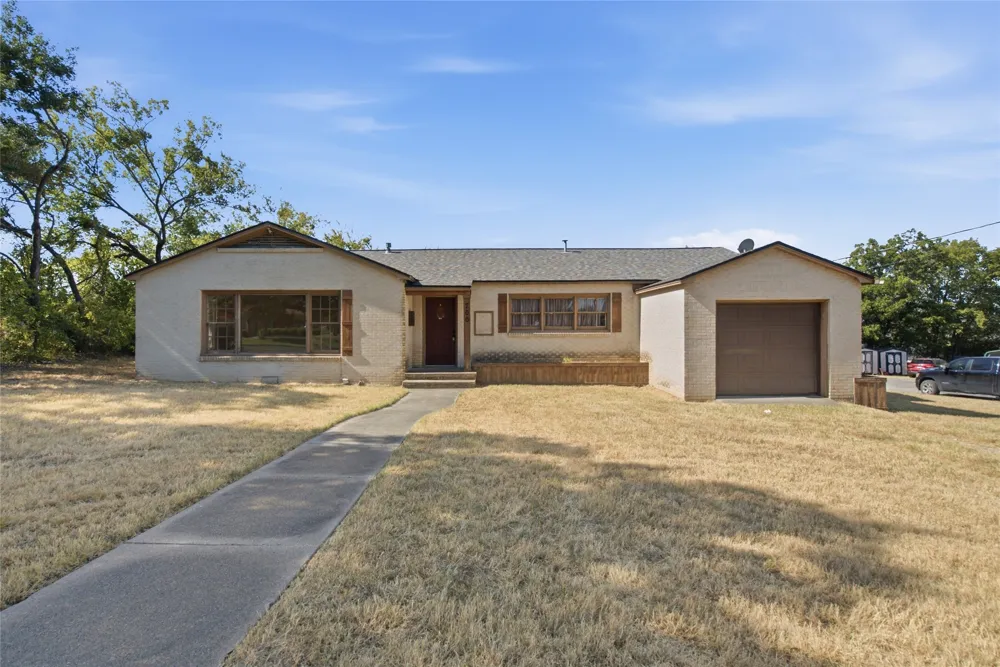 700 E Main Street Hamilton, TX 76531