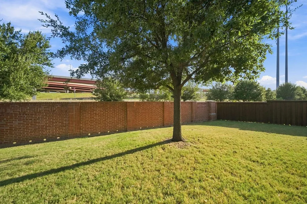 7831 Southfork Bend Irving, TX 75063