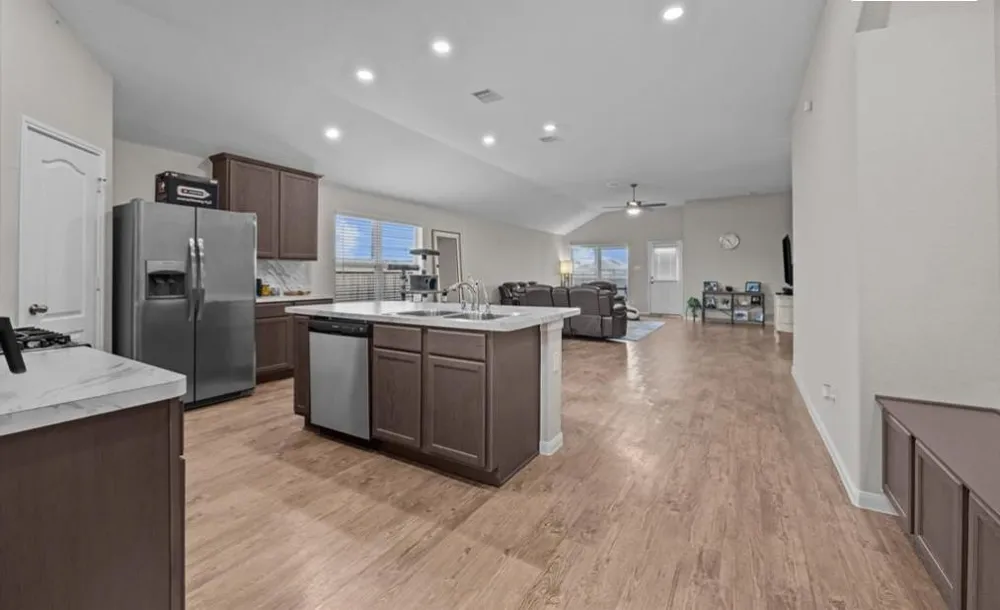 689 Forest Bend Lane La Marque, TX 77568