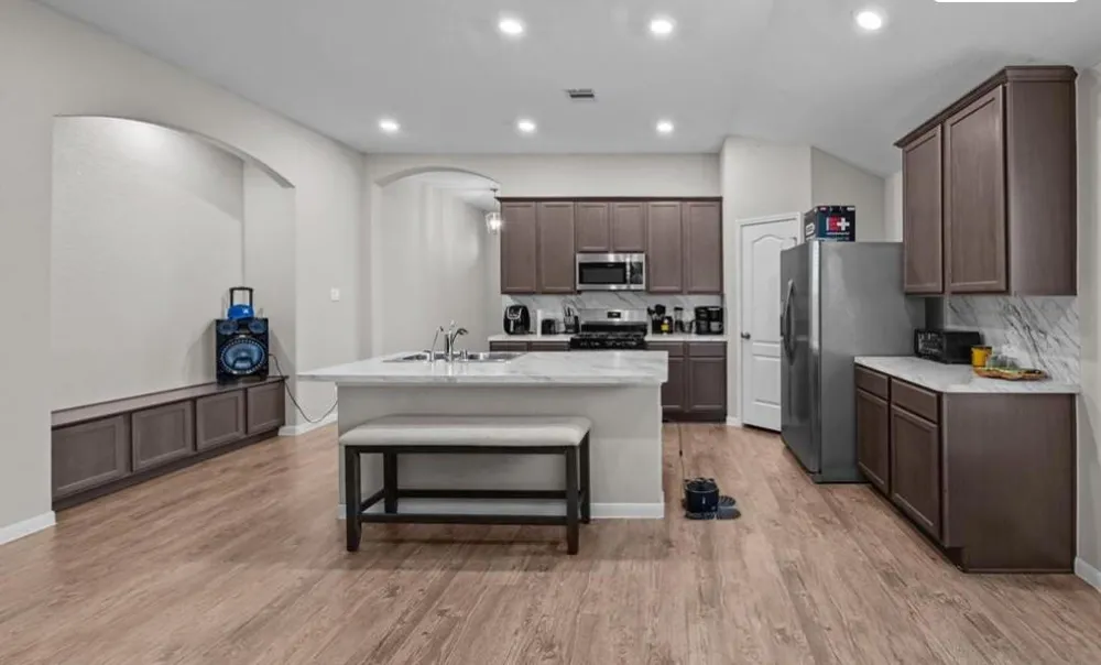 689 Forest Bend Lane La Marque, TX 77568