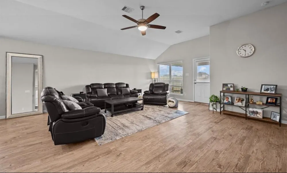 689 Forest Bend Lane La Marque, TX 77568