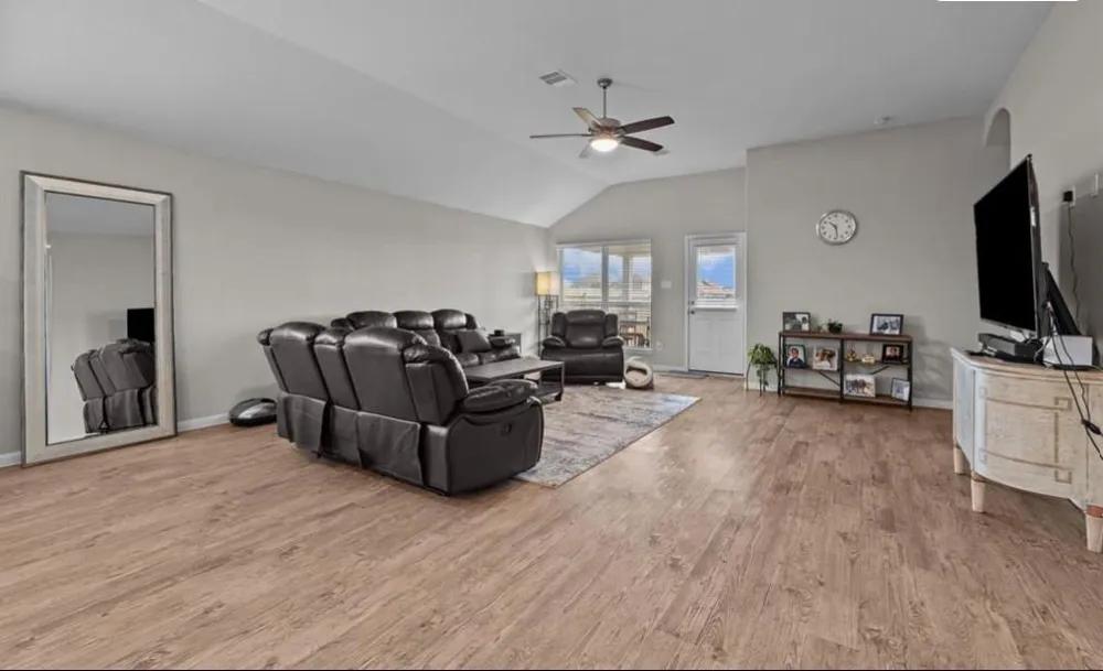 689 Forest Bend Lane La Marque, TX 77568