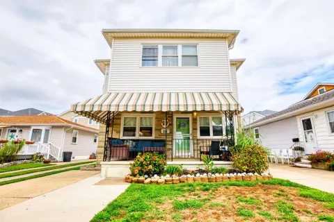 223 E Syracuse Avenue