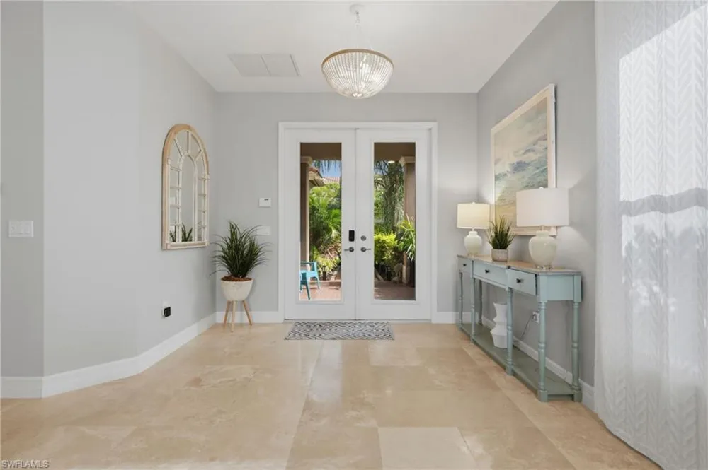 2882 CINNAMON BAY CIRCLE Naples, FL 34119