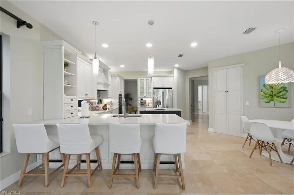 2882 CINNAMON BAY CIRCLE Naples, FL 34119