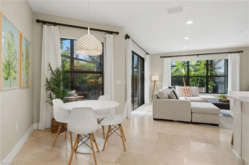 2882 CINNAMON BAY CIRCLE Naples, FL 34119