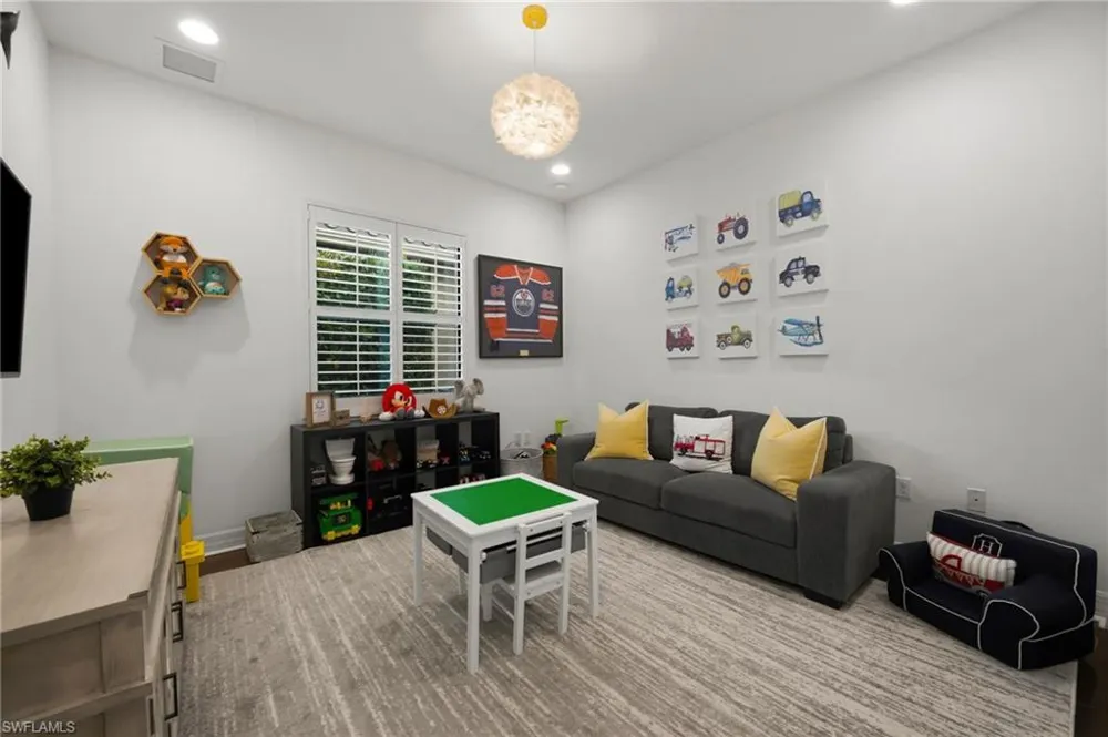 2882 CINNAMON BAY CIRCLE Naples, FL 34119