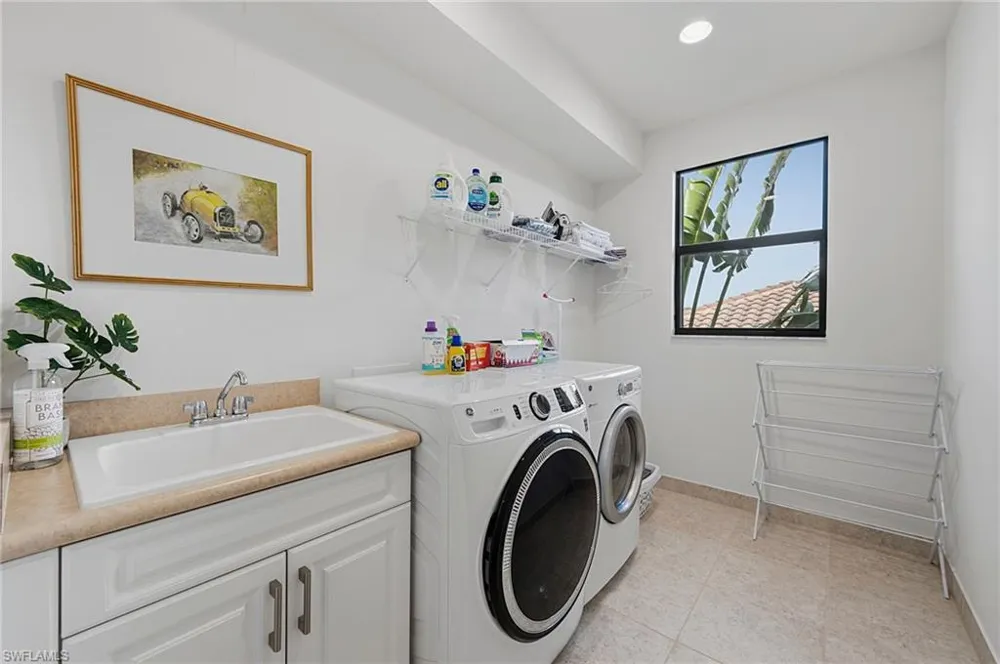 2882 CINNAMON BAY CIRCLE Naples, FL 34119