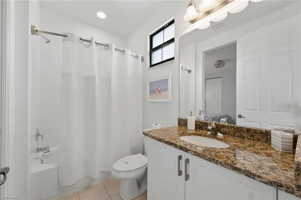 2882 CINNAMON BAY CIRCLE Naples, FL 34119