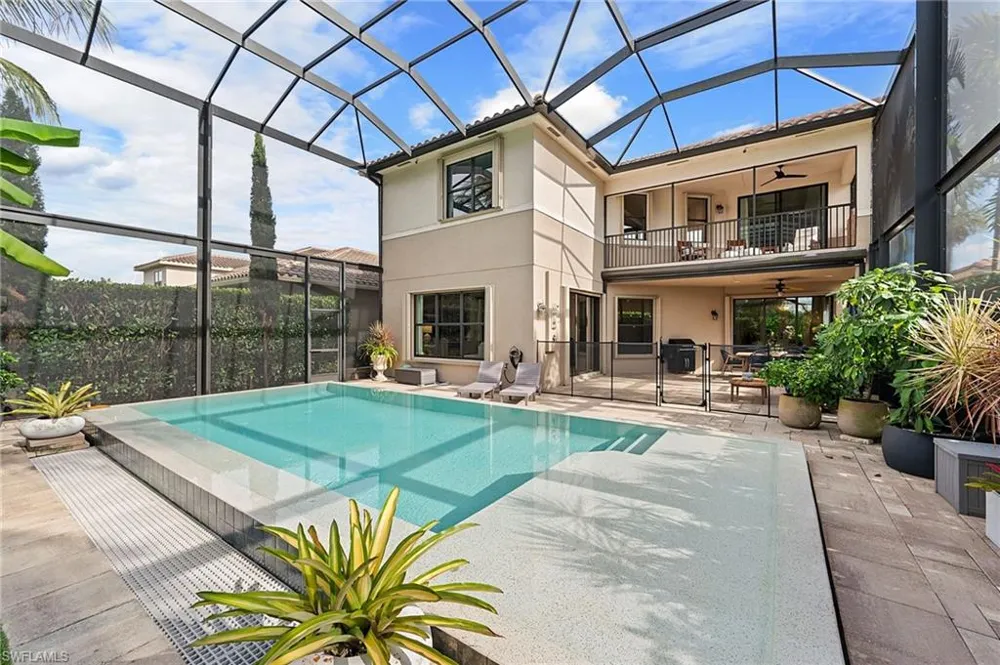 2882 CINNAMON BAY CIRCLE Naples, FL 34119