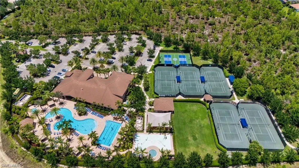 2882 CINNAMON BAY CIRCLE Naples, FL 34119