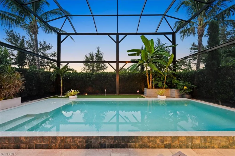 2882 CINNAMON BAY CIRCLE Naples, FL 34119