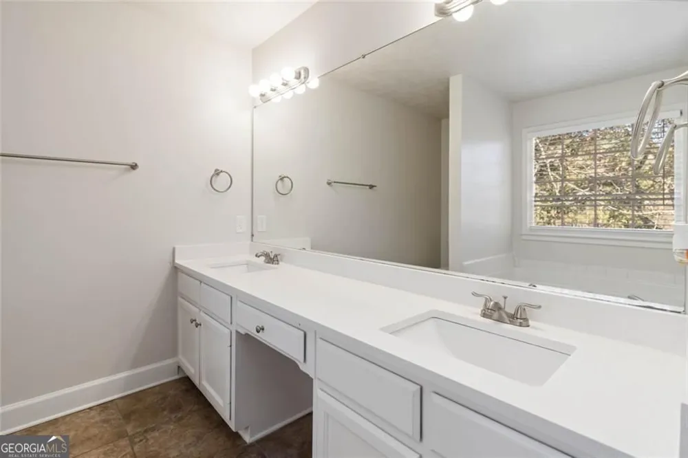 3477 Chinaberry LN Snellville, GA 30039