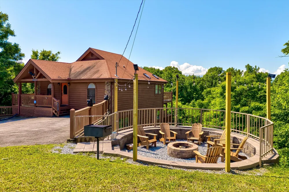 2054 Oakmont Drive Sevierville, TN 37876